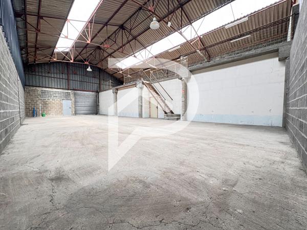 Entrepôt / Local industriel 587 m2