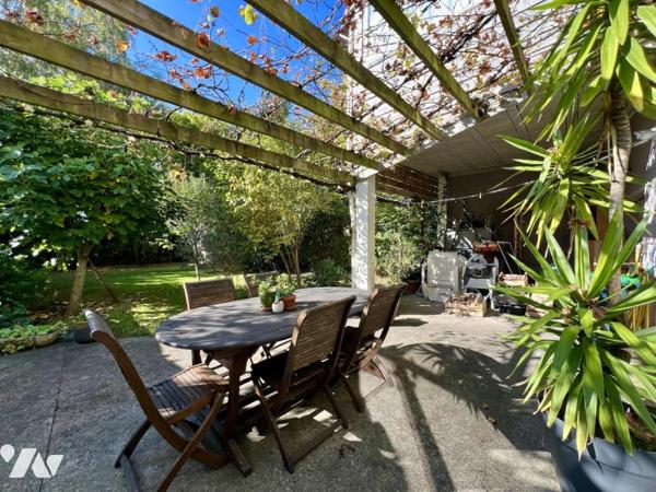 MERVILLE. Maison lumineuse avec pièce de vie possible au RDC donnant sur jardin sans vis à vis