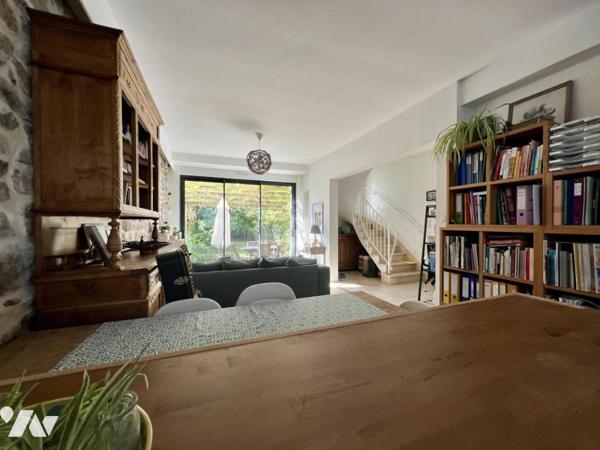 MERVILLE. Maison lumineuse avec pièce de vie possible au RDC donnant sur jardin sans vis à vis