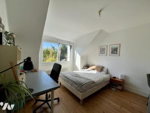 MERVILLE. Maison lumineuse avec pièce de vie possible au RDC donnant sur jardin sans vis à vis