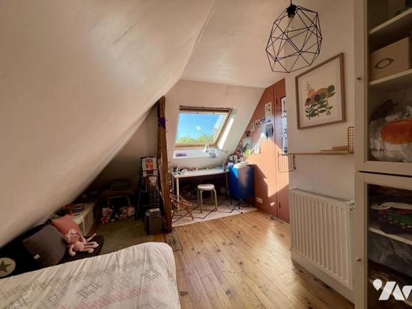 MERVILLE. Maison lumineuse avec pièce de vie possible au RDC donnant sur jardin sans vis à vis