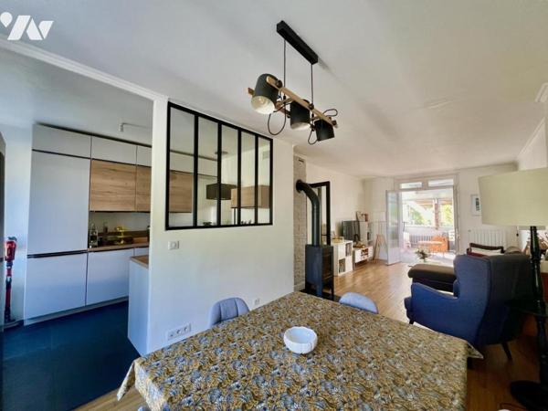 MERVILLE. Maison lumineuse avec pièce de vie possible au RDC donnant sur jardin sans vis à vis