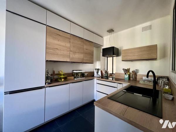 MERVILLE. Maison lumineuse avec pièce de vie possible au RDC donnant sur jardin sans vis à vis