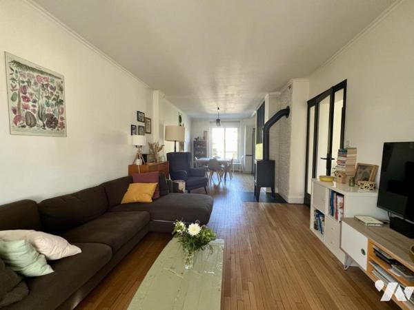 MERVILLE. Maison lumineuse avec pièce de vie possible au RDC donnant sur jardin sans vis à vis