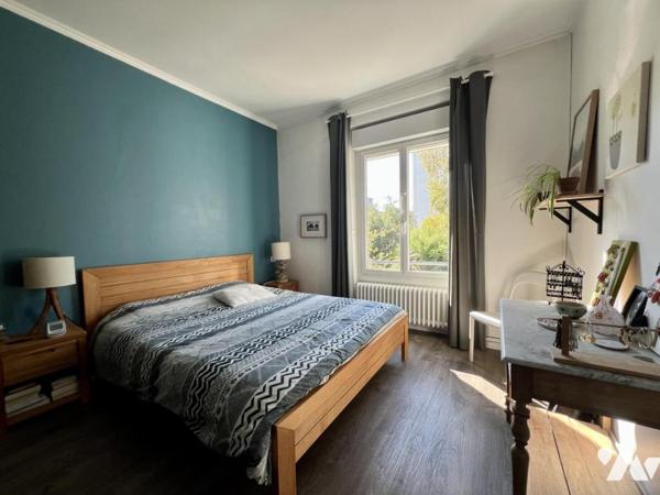 MERVILLE. Maison lumineuse avec pièce de vie possible au RDC donnant sur jardin sans vis à vis