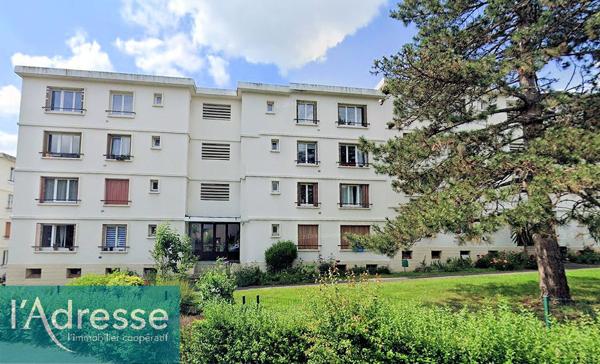 APPARTEMENT TRAVERSANT EN EXCLUSIVITÉ - PROCHE RER C de Sainte Geneviève des bois -