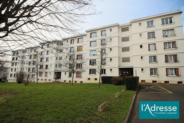 APPARTEMENT TRAVERSANT EN EXCLUSIVITÉ - PROCHE RER C de Sainte Geneviève des bois -