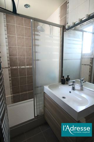 APPARTEMENT TRAVERSANT EN EXCLUSIVITÉ - PROCHE RER C de Sainte Geneviève des bois -