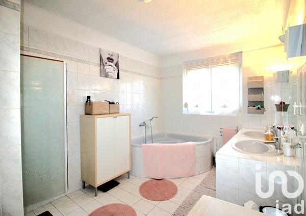 Maison traditionnelle 6 pièces de 175 m² à Rombas (57120)