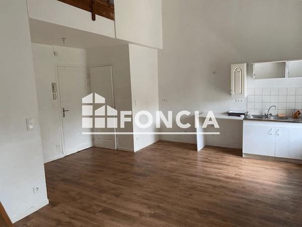 Location Appartement 3 pièces 55.2 m² - 4 PLACE DE LA MAIRIE La Grandville 08700