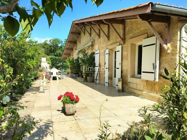 Maison de caractère plain-pied avec terrain arboré