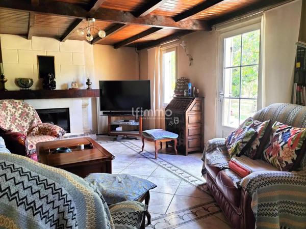 Maison de caractère plain-pied avec terrain arboré