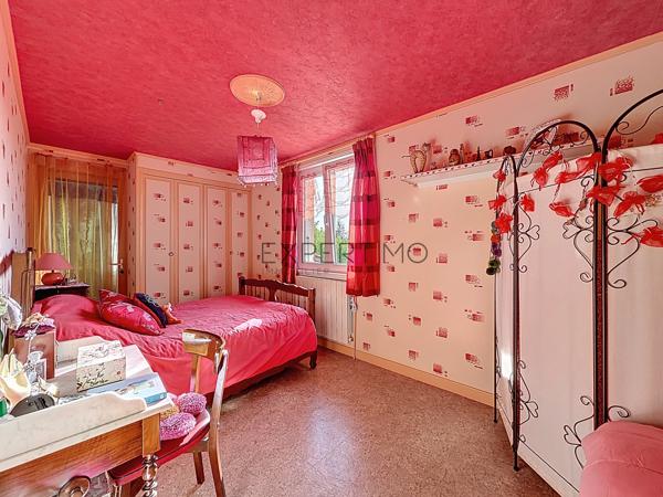 Vue exceptionnelle, piscine et grands volumes : une maison familiale rare aux portes de Mâcon