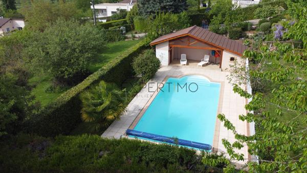 Vue exceptionnelle, piscine et grands volumes : une maison familiale rare aux portes de Mâcon