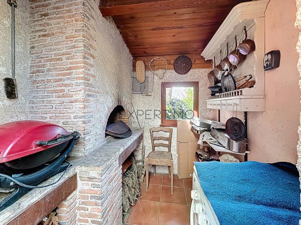 Vue exceptionnelle, piscine et grands volumes : une maison familiale rare aux portes de Mâcon