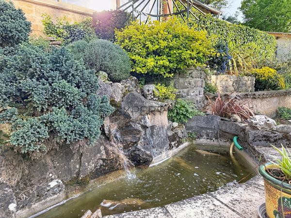 Vue exceptionnelle, piscine et grands volumes : une maison familiale rare aux portes de Mâcon