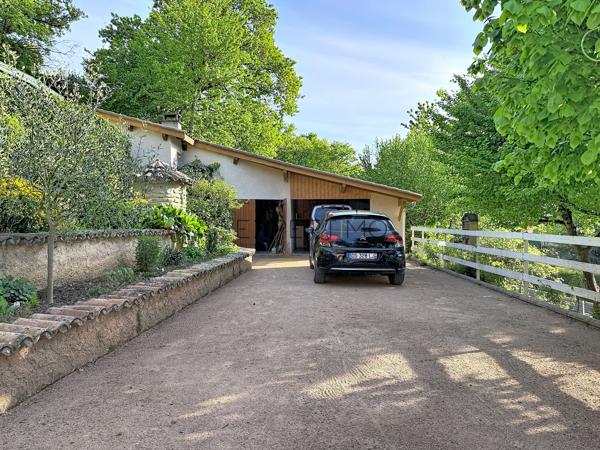 Vue exceptionnelle, piscine et grands volumes : une maison familiale rare aux portes de Mâcon