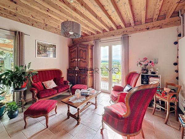 Vue exceptionnelle, piscine et grands volumes : une maison familiale rare aux portes de Mâcon