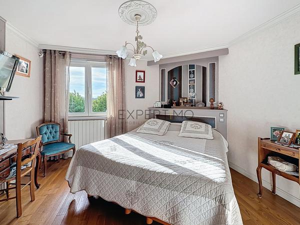 Vue exceptionnelle, piscine et grands volumes : une maison familiale rare aux portes de Mâcon