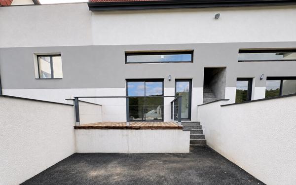 Appartement neuf avec belle terrasse.