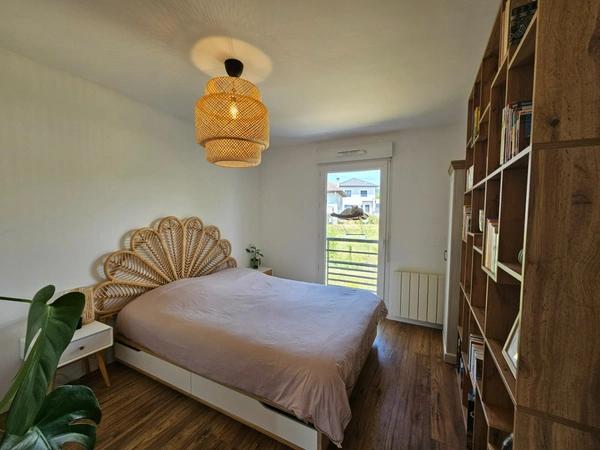 Vétraz-Monthoux – Appartement T3 avec balcon, garage fermé et stationnement privatif (74)