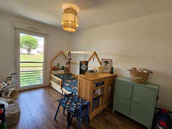 Vétraz-Monthoux – Appartement T3 avec balcon, garage fermé et stationnement privatif (74)