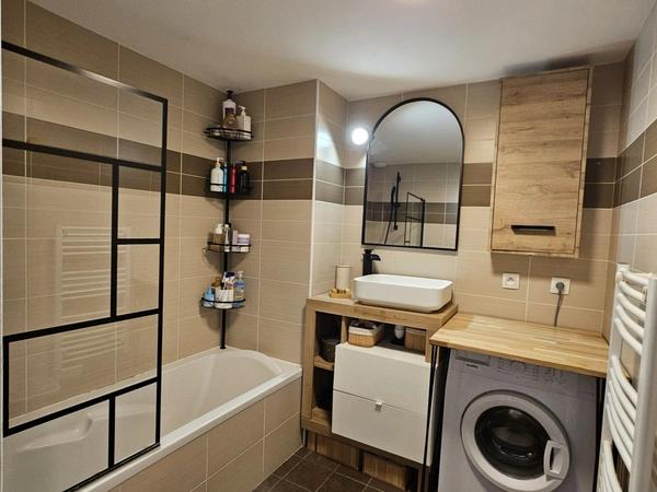 Vétraz-Monthoux – Appartement T3 avec balcon, garage fermé et stationnement privatif (74)