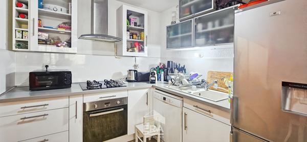 BEGLES - LYCEE VACLAV HAVEL - TRAM - Appartement T3 de 62 m² avec terrasse 12m² + 1 place de parking couverte