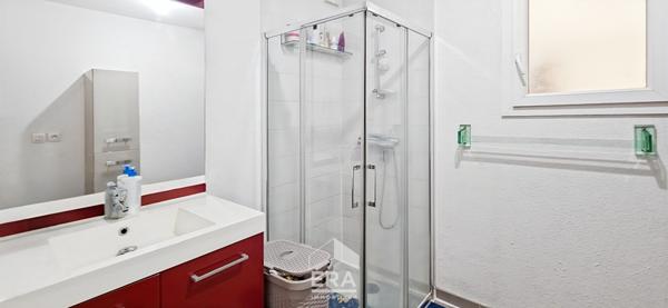 BEGLES - LYCEE VACLAV HAVEL - TRAM - Appartement T3 de 62 m² avec terrasse 12m² + 1 place de parking couverte