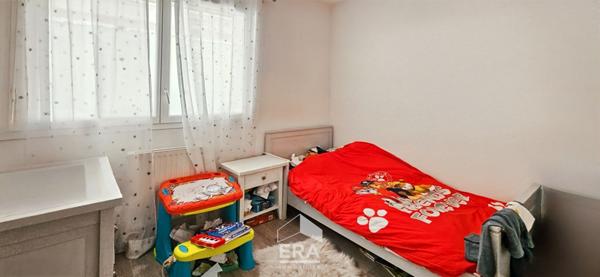 BEGLES - LYCEE VACLAV HAVEL - TRAM - Appartement T3 de 62 m² avec terrasse 12m² + 1 place de parking couverte