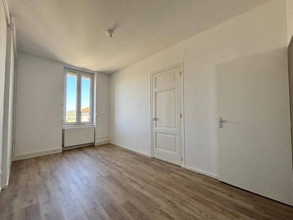 Appartement 5 pièces                                        - 42390 Villars Réf : 5117