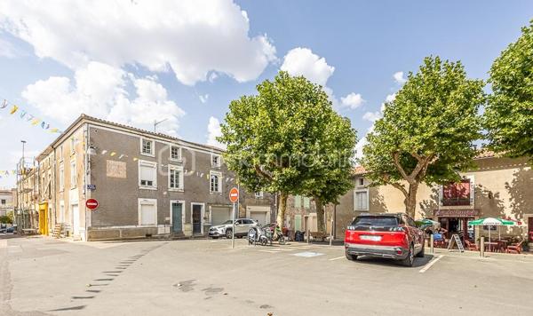 ***** OFFRE ACCEPTÉE *****

Cet immeuble dans le centre de Coulonges-sur-l'Autize, proche des commodités, comprend aujourd'hui 4 appartements : au rez-de-chaussée, un appartement T3 de 68 m² et un T2 de 48,5 m², chacun pourvu d'une cave. Au 1er étage, deux T3 (48,5 m² et 73,5 m²), chacun avec un vaste grenier.
Possibilité de créer un 5e logement en transformant ce dernier appartement.

L'ensemble est libre de toute occupation, idéal pour un investisseur souhaitant se constituer un patrimoine locatif.

Confort & équipements : chauffage gaz individuel dans certains appartements, électrique dans d'autres. Les appartements nécessitent des travaux d'ampleur variable.

Cette annonce correspond à votre projet ?

Selon l'article L.561.5 du Code Monétaire et Financier, pour l'organisation de la visite, la présentation d'une pièce d'identité vous sera demandée.
Vous avez la possibilité de vous faire accompagner, lors de la visite, par un professionnel de la construction de votre choix (architecte, expert en bâtiment, maître d'œuvre, artisan, etc.). Cette démarche peut vous permettre d'obtenir un avis technique éclairé sur l'état du bien, d'identifier d'éventuels travaux à prévoir et de sécuriser votre projet d'acquisition. Je vous remercie de bien vouloir m'informer en amont de la visite si vous souhaitez être accompagnés afin de faciliter l'organisation de celle-ci dans les meilleures conditions.

Chers confrères, contactez-moi pour travailler en inter-cabinet.