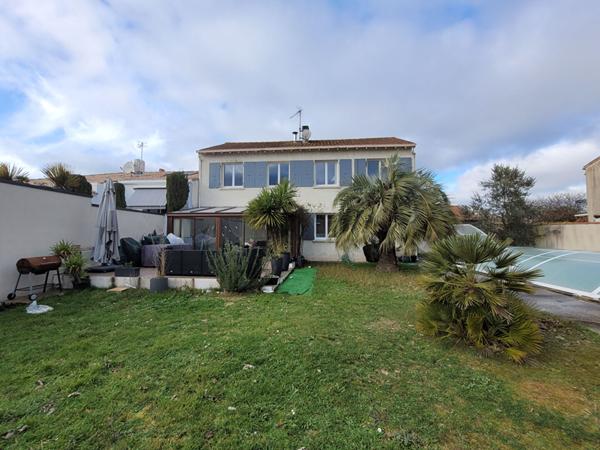 Proche Canal de Rompsay - Maison familiale avec jardin, piscine et véranda