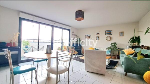 Appartement
         3 pièces
        - 71 m² 300 000 € *