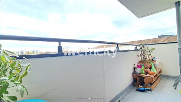 Appartement
         3 pièces
        - 71 m² 300 000 € *