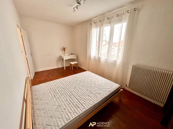 Appartement meublé 3 chambres Proche des plages et des facs Loyer 1 500 €/mois charges comprises **  - Référence  FB744