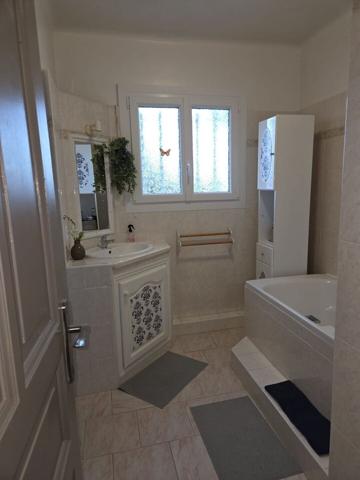 IMPOSANTE VILLA AU POTENTIEL EXCEPTIONNEL 278 M² HAB. SUR 2300 M² 730 000 €