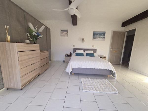 IMPOSANTE VILLA AU POTENTIEL EXCEPTIONNEL 278 M² HAB. SUR 2300 M² 730 000 €