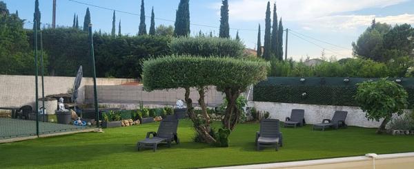IMPOSANTE VILLA AU POTENTIEL EXCEPTIONNEL 278 M² HAB. SUR 2300 M² 730 000 €
