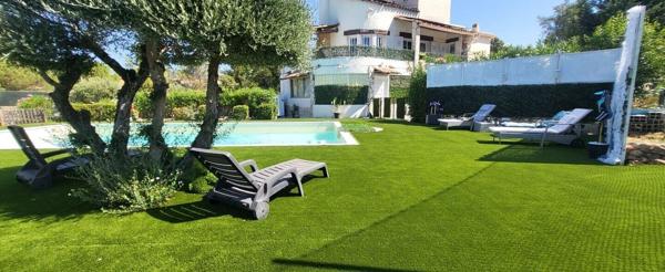 IMPOSANTE VILLA AU POTENTIEL EXCEPTIONNEL 278 M² HAB. SUR 2300 M² 730 000 €