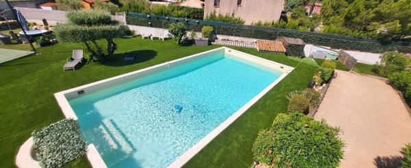 IMPOSANTE VILLA AU POTENTIEL EXCEPTIONNEL 278 M² HAB. SUR 2300 M² 730 000 €