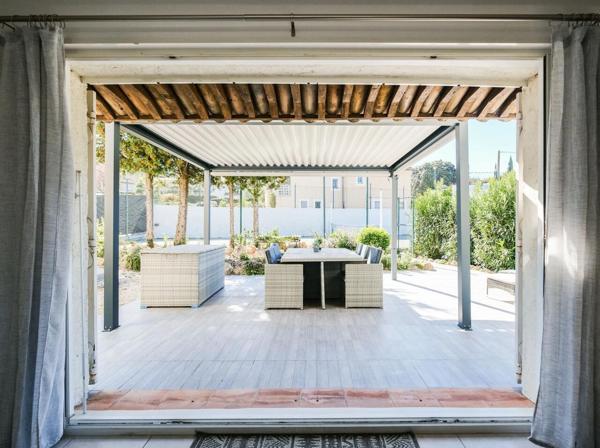IMPOSANTE VILLA AU POTENTIEL EXCEPTIONNEL 278 M² HAB. SUR 2300 M² 730 000 €