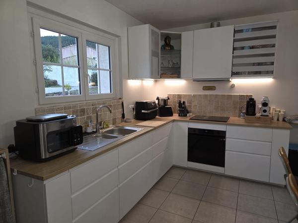 IMPOSANTE VILLA AU POTENTIEL EXCEPTIONNEL 278 M² HAB. SUR 2300 M² 730 000 €