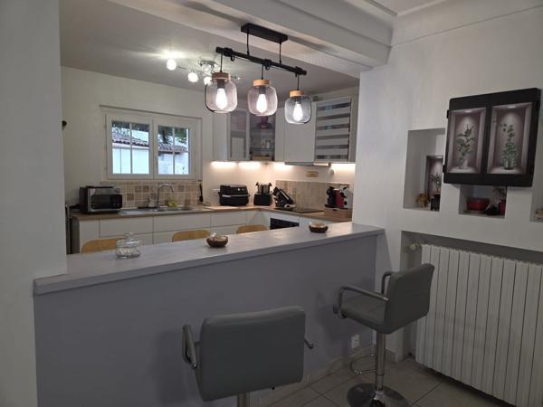IMPOSANTE VILLA AU POTENTIEL EXCEPTIONNEL 278 M² HAB. SUR 2300 M² 730 000 €