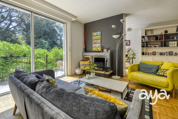 Grande maison contemporaine dans un cadre boisé