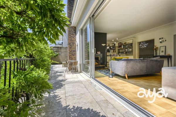 Grande maison contemporaine dans un cadre boisé