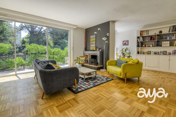 Grande maison contemporaine dans un cadre boisé