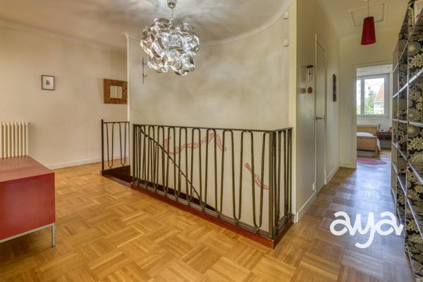 Grande maison contemporaine dans un cadre boisé