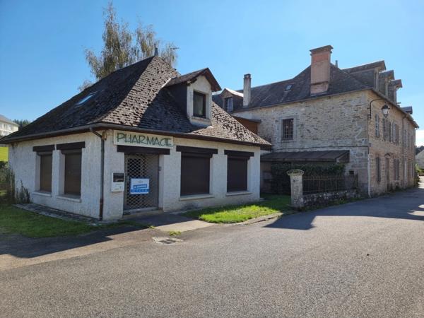 Immeuble à vendre CORREZE (19) : local commercial et 3 appartements + parkings couverts