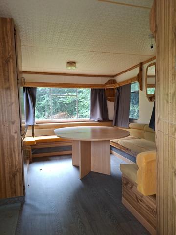 Grange , maisonnette, en pierre, brute à rénover, sur terrain de 10 000 m2 avec étang et Mobil Home. Proche Villaines la Juhel, Pré en Pail , Mayenne.